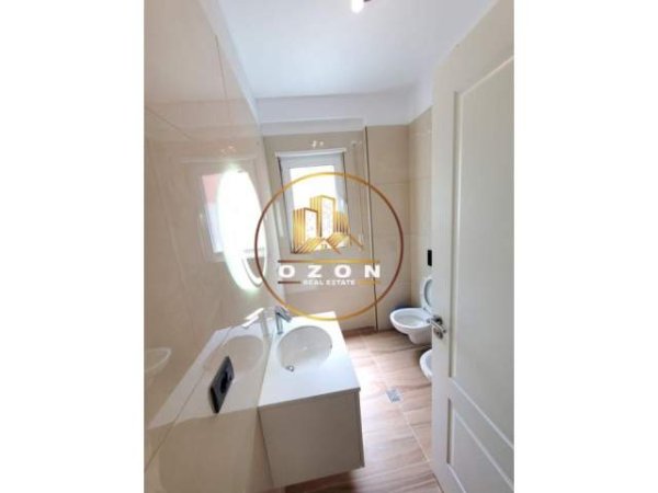 Tirane, jepet me qera apartament duplex 2+1+A+BLK Kati 1, 122 m² 700 Euro (KODRA E DIELLIT 2)