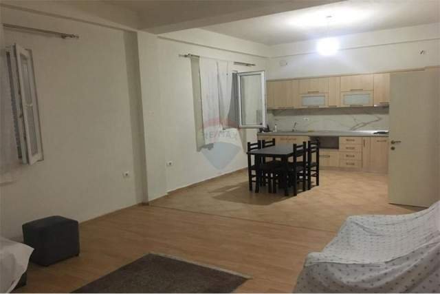 Tirane, jepet me qera apartament 1+1 Kati 1, 80 m² 300 Euro (Astir)