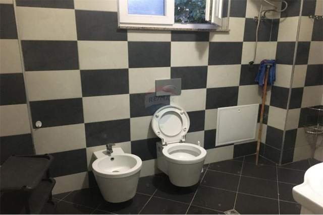 Tirane, jepet me qera apartament 1+1 Kati 1, 80 m² 300 Euro (Astir)
