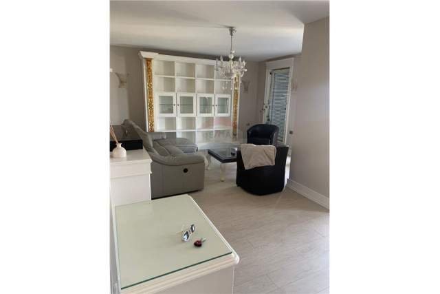 Tirane, jepet me qera apartament 1+1 Kati 9, 72 m² 1.000 Euro (Blloku)
