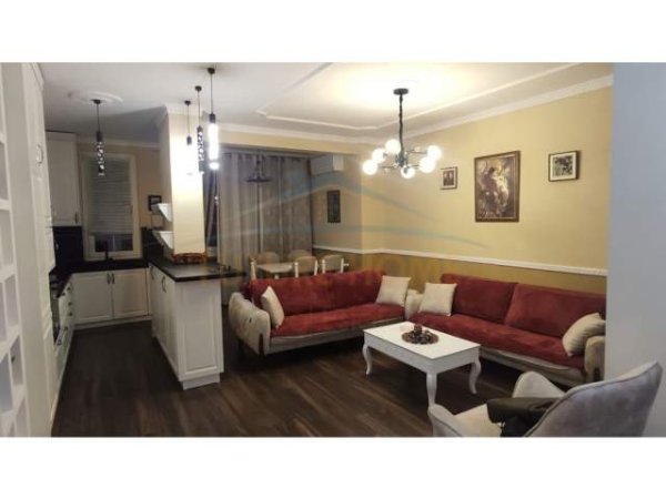 Tirane, jepet me qera apartament Kati 4, 95 m² 550 Euro (Jordan Misja)