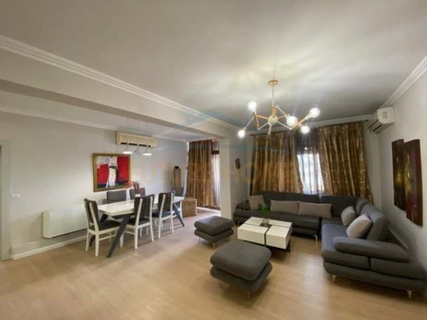 Tirane, jepet me qera apartament Kati 6, 129 m² 900 Euro (Qender)
