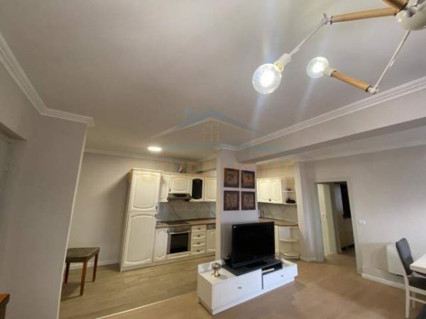 Tirane, jepet me qera apartament Kati 6, 129 m² 900 Euro (Qender)