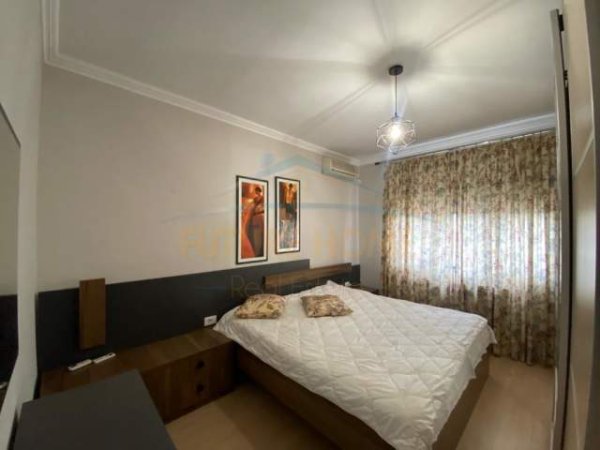 Tirane, jepet me qera apartament Kati 6, 129 m² 900 Euro (Qender)