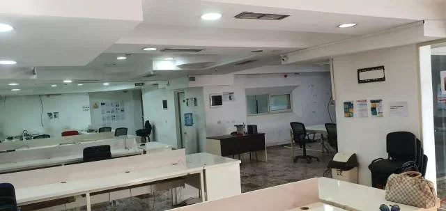 Tirane, jepet me qera zyre Kati -1, 415 m² 2.500 Euro (Myslym Shyr, Rruga "Him Kolli")