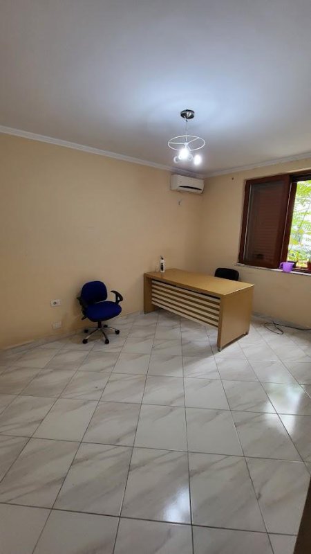 Tirane, jepet me qera apartament 1+1 Kati 1, 65 m² 550 Euro (21 Dhjetori  ‘Rr. Muhamet Gjollesha’)