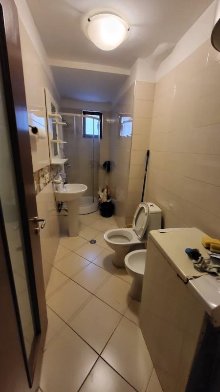 Tirane, jepet me qera apartament 1+1 Kati 1, 65 m² 550 Euro (21 Dhjetori  ‘Rr. Muhamet Gjollesha’)