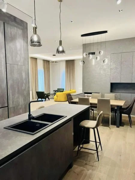 Tirane, shes Vile 330 m² Euro (Liqeni i Thate)