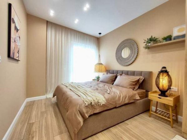 Tirane, jepet me qera apartament 2+1 Kati 7, 64m² 950Euro (Rruga e Barrikadave)