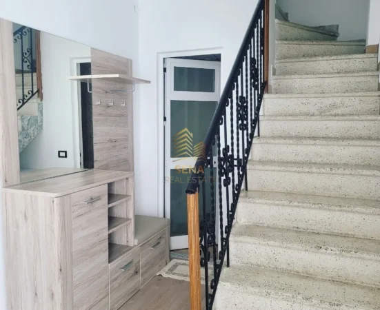 Tirane, jepet me qera apartament 1+1+Ballkon Kati 1, 80 m² 550 € (Brryl)