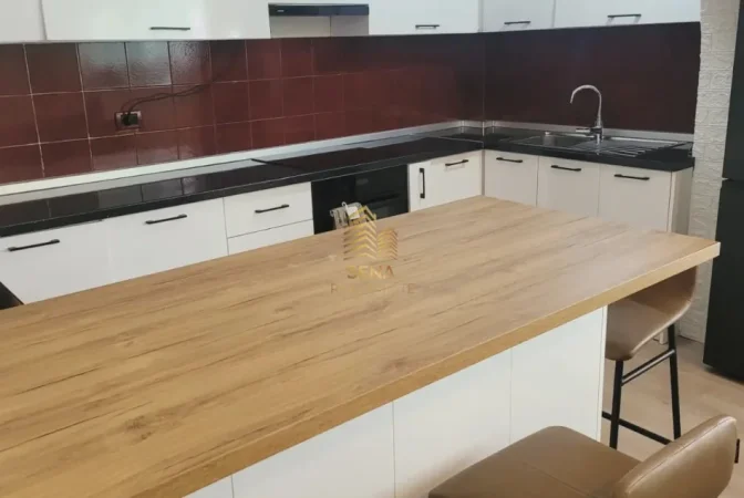 Tirane, jepet me qera apartament 1+1+Ballkon Kati 1, 80 m² 550 € (Brryl)