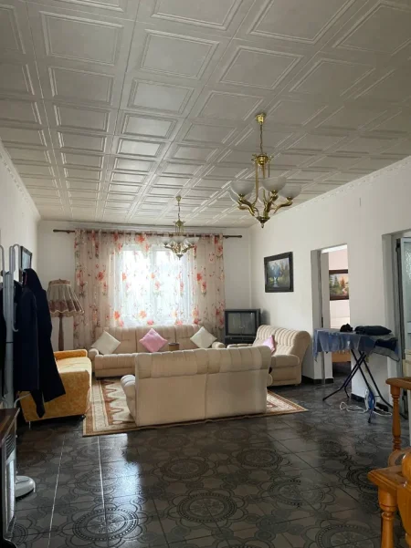 Tirane, shitet Vile 3 Katshe Kati 2, 200 m² 1.450.000 € 