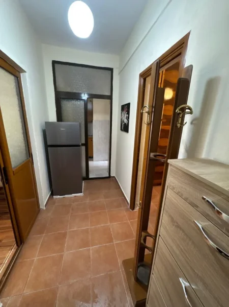 Tirane, jepet me qera apartament 1+1 Kati 2, 55 m² 500 € (BLLOK)