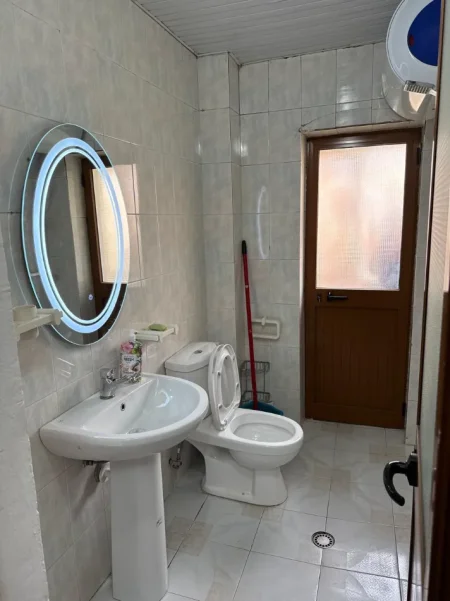 Tirane, jepet me qera apartament 1+1 Kati 2, 55 m² 500 € (BLLOK)