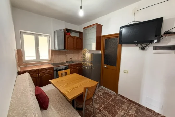 Tirane, jepet me qera apartament 1+1 Kati 4, 50 m² 370 € (5 Maji)