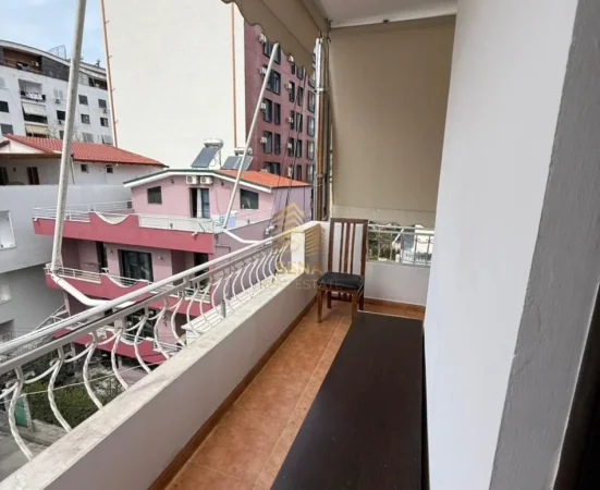 Tirane, jepet me qera apartament 1+1 Kati 4, 50 m² 370 € (5 Maji)