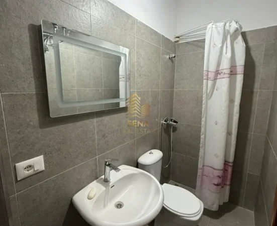 Tirane, jepet me qera apartament 1+1 Kati 4, 50 m² 370 € (5 Maji)