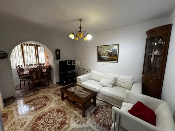 Tirane, jepet me qera apartament 2+1 Kati 2, 550 € 