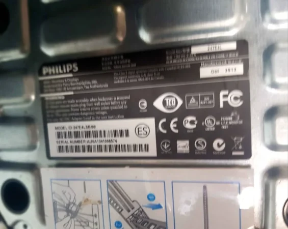 Lushnje, shes Monitor Monitor "Philips 247E " 24 inch. Butonat me prekje. Lidhje me VGA dhe DVI. Cmimi 25 mij te vjetra