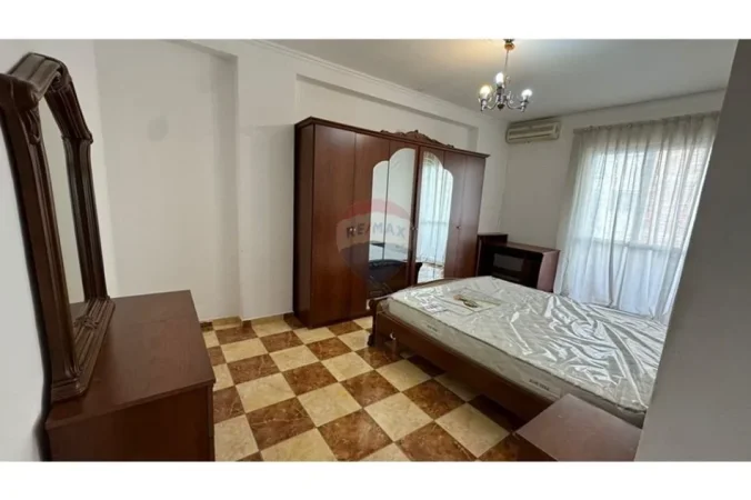 Tirane, jepet me qera apartament 2+1+Aneks+Ballkon Kati 2, 80 m² 650 € (komune e Parisit)