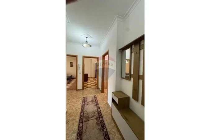 Tirane, jepet me qera apartament 2+1+Aneks+Ballkon Kati 2, 80 m² 650 € (komune e Parisit)