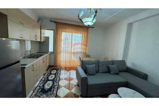 Tirane, jepet me qera apartament 2+1+Aneks+Ballkon Kati 2, 80 m² 650 € (komune e Parisit)