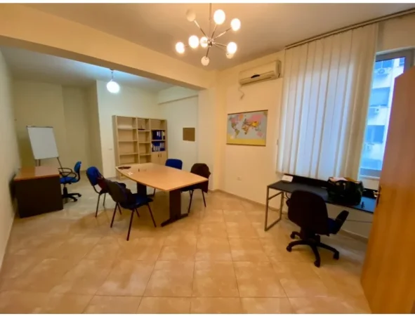 Okazion. Jap me qera zyre 70 m² (1+1) Rruga e Kavajёs, Tiranё - 360 Euro