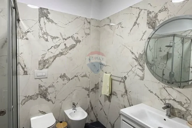 Tirane, jepet me qera apartament 1+1 Kati 1, 75 m² 850 € (Rezidenca Sofia Halisof)