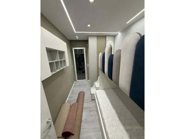 Tirane, jepet me qera apartament 2+1 Kati 8, 89 m² 750 € 