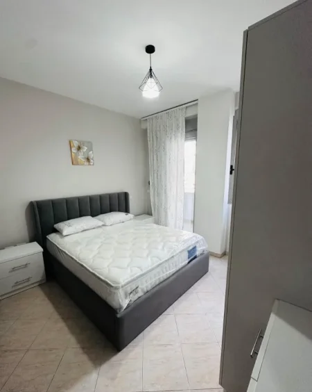 Tirane, jepet me qera apartament Kati 5, 65 m² 580 € (RRUGA E KAVAJES)