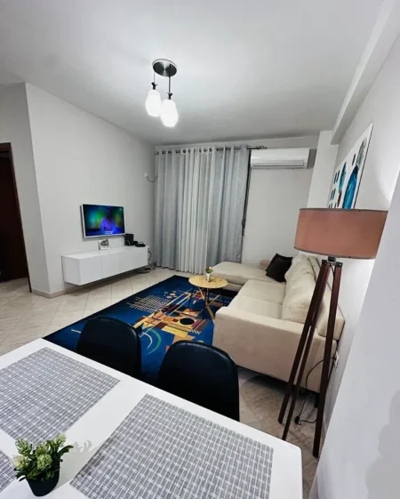 Tirane, jepet me qera apartament Kati 5, 65 m² 580 € (RRUGA E KAVAJES)