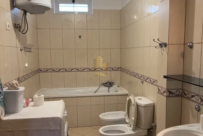 Tirane, jepet me qera apartament 2+1 Kati 3, 75 m² 550 € (Ali Demi)