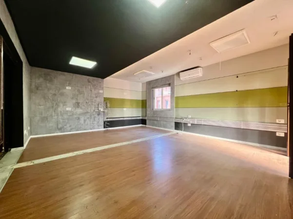 Tirane, jepet me qera zyre Kati 4, 160 m² 1.600 € 