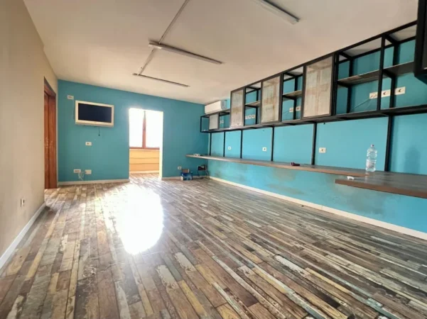 Tirane, jepet me qera zyre Kati 4, 160 m² 1.600 € 