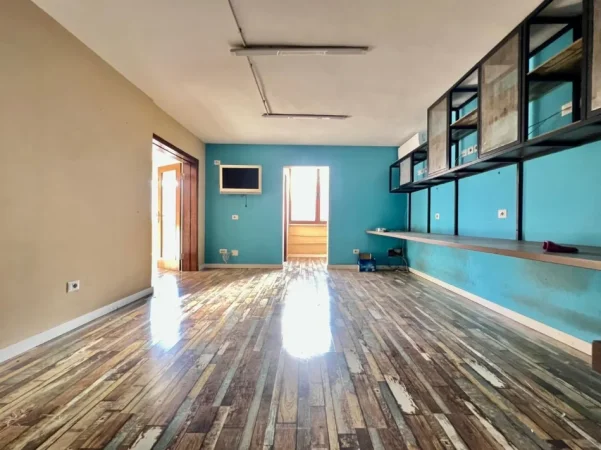 Tirane, jepet me qera zyre Kati 4, 160 m² 1.600 € 