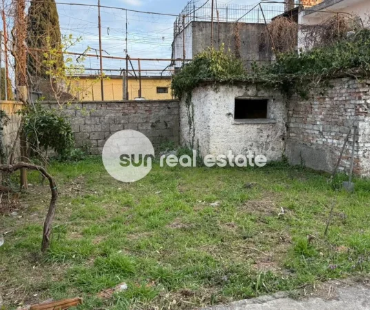 Shkoder, shitet shtepi 2+1 Kati 1, 400 m² 150.000 € (AFER VARREZAVE KATOLIKE, SHKODER)