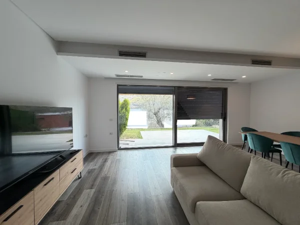 Tirane, jepet me qera 3 Katshe Kati 0, 350 m² 2.500 € (TEG - Mullet)