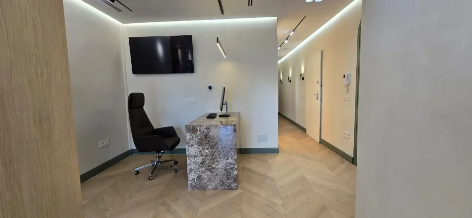 Tirane, jepet me qera zyre , 150 m² 2.500 € (KOMUNA E PARISIT)