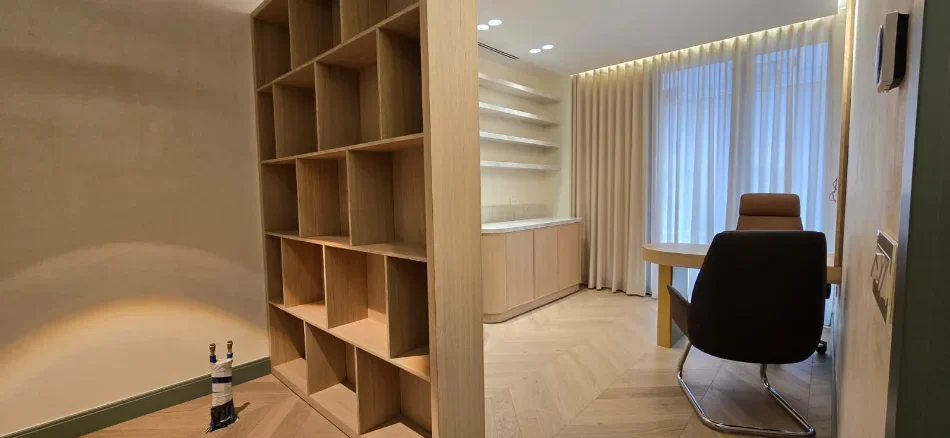 Tirane, jepet me qera zyre , 150 m² 2.500 € (KOMUNA E PARISIT)