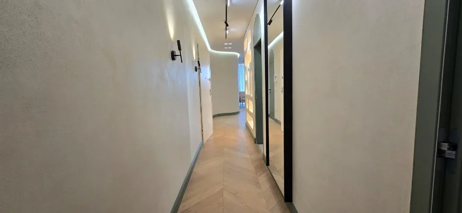 Tirane, jepet me qera zyre , 150 m² 2.500 € (KOMUNA E PARISIT)