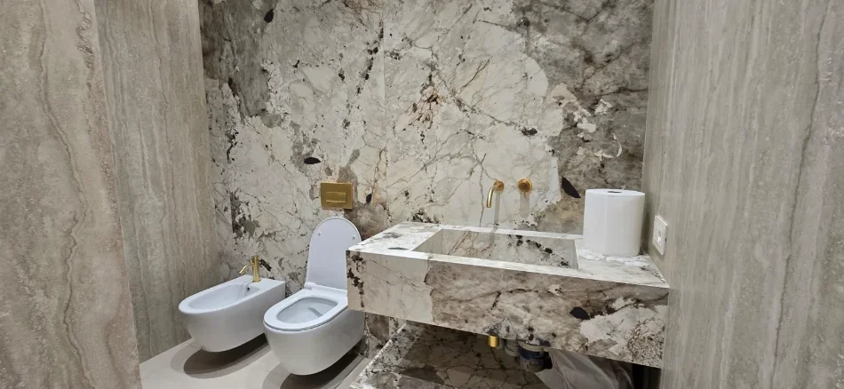 Tirane, jepet me qera zyre , 150 m² 2.500 € (KOMUNA E PARISIT)