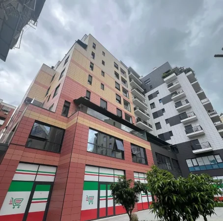 Tirane, jepet me qera zyre Kati 2, 130 m² 2.200 € (RRUGA E KOSOVAREVE)