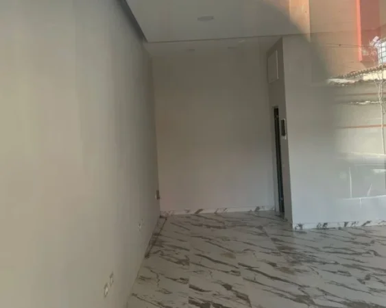 Tirane, jepet me qera zyre Kati 0, 30 m² 400 € (rruga e durresit , prokuroria e tiranes)