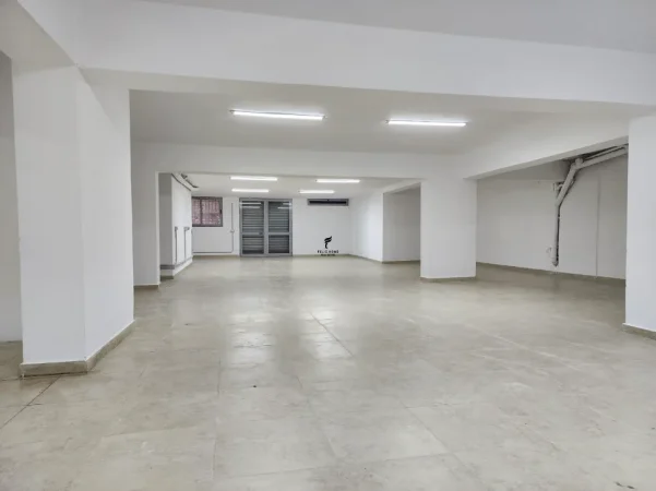 Tirane, jepet me qera magazine Kati -1, 300 m² 1.300 € (YZBERISHT)