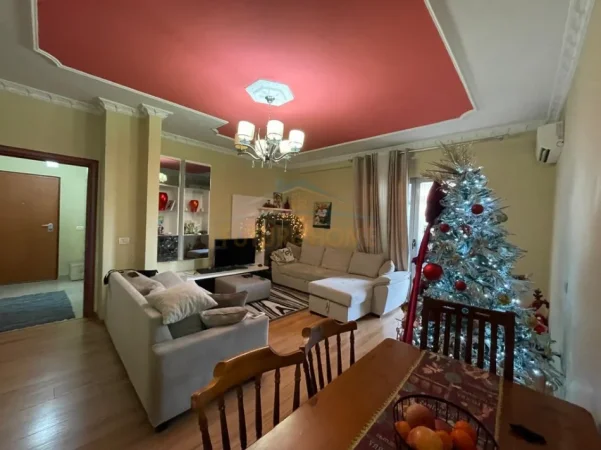 Tirane, shes apartament 2+1 Kati 4, 105 m² 260.000 € (MINISTRIA E JASHTME)