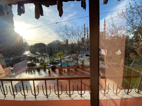 Tirane, jepet me qera apartament 2+1 Kati 2, 80 m² 550 € (Rruga e Elbasanit)