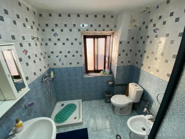 Tirane, jepet me qera apartament 2+1 Kati 2, 80 m² 550 € (Rruga e Elbasanit)