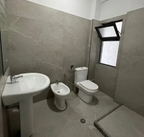 Tirane, jepet me qera apartament 1+1 Kati 4, 78 m² 500 € (DON BOSKO)