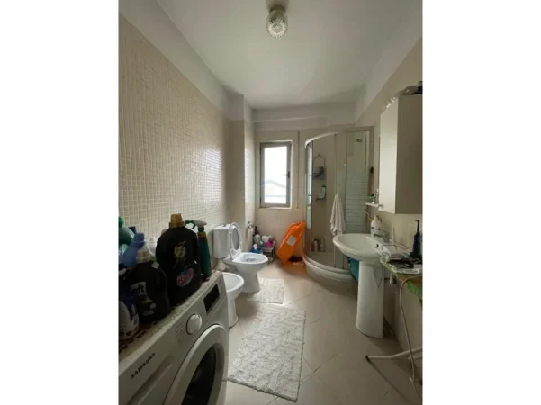 Tirane, shitet apartament 2+1+Aneks+Ballkon Kati 4, 105 m² 260.000 € (Ministria e Jashtme)