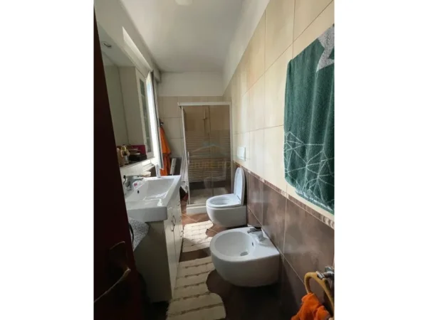 Tirane, shitet apartament 2+1+Aneks+Ballkon Kati 4, 105 m² 260.000 € (Ministria e Jashtme)